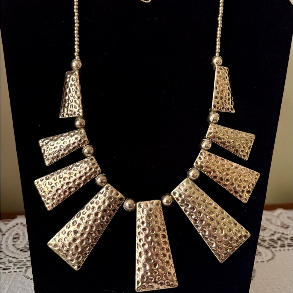 Elegant Gold Textured Necklace